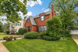 Pre-foreclosure in  S COMMONWEALTH AVE Aurora, IL 60506