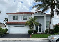 Pre-foreclosure in  OAK RIDGE DR Fort Lauderdale, FL 33325