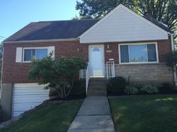 Pre-foreclosure in  BALFOUR LN Cincinnati, OH 45231