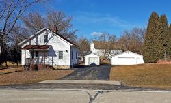 Pre-foreclosure in  W OBSERVATORY RD New Berlin, WI 53146