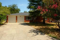 Pre-foreclosure in  HOOD ST Fort Worth, TX 76135