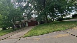 Pre-foreclosure in  FARRAGUT CT Belleville, IL 62221