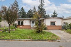 Pre-foreclosure in  SE 112TH AVE Portland, OR 97216