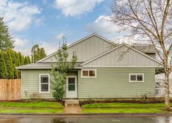 Pre-foreclosure in  E ARLINGTON DR Newberg, OR 97132