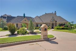 Pre-foreclosure in  S CHARDON DR Mustang, OK 73064
