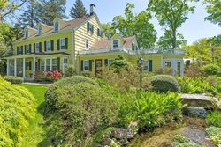 Pre-foreclosure Listing in ROYSTON LN OYSTER BAY, NY 11771