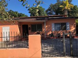 Pre-foreclosure in  NW 1ST AVE Miami, FL 33127