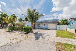 Pre-foreclosure in  SW 18TH TER Miami, FL 33175