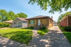 Pre-foreclosure in  MACKINAW AVE Calumet City, IL 60409