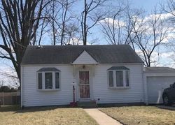 Pre-foreclosure in  GRAY CT Waukegan, IL 60085