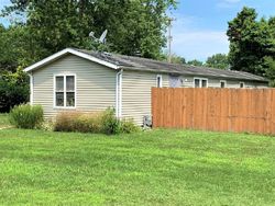 Pre-foreclosure in  E LOGAN ST Longview, IL 61852