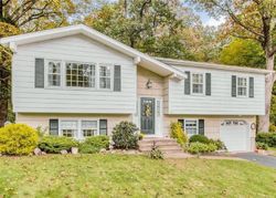 Pre-foreclosure in  OVERLOOK DR Sloatsburg, NY 10974