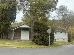 Pre-foreclosure in  E SHORE TRL Stockholm, NJ 07460
