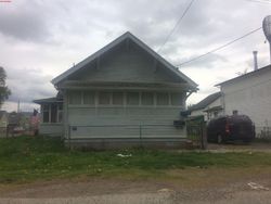 Pre-foreclosure in  SW 4TH AVE Kelso, WA 98626