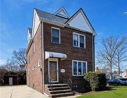Pre-foreclosure in  MARCELLUS RD Williston Park, NY 11596