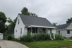 Pre-foreclosure in  BON AIR AVE Elyria, OH 44035