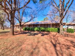Pre-foreclosure in  W KEENS DR Mustang, OK 73064