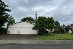 Pre-foreclosure in  SW WATERLEAF ST Beaverton, OR 97006