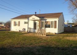  Delray Ave, Pekin IL