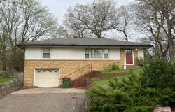 Pre-foreclosure in  RED OAK DR Saint Paul, MN 55112