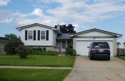 Pre-foreclosure in  WALTHAM DR Sterling Heights, MI 48310