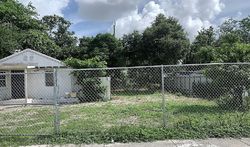 Pre-foreclosure in  NW 83RD TER Miami, FL 33147