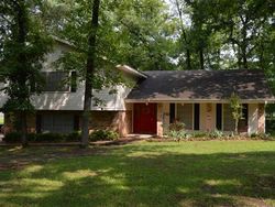 Pre-foreclosure in  FAIRWAY DR Pineville, LA 71360