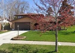 Pre-foreclosure in  GIGI LN Darien, IL 60561