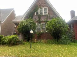 Pre-foreclosure in  S EMERALD AVE Chicago, IL 60628