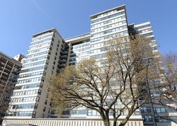Pre-foreclosure in  N LAKE SHORE DR J Chicago, IL 60657