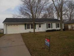 Pre-foreclosure Listing in MEADOW PL HOPE, IN 47246