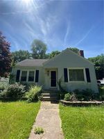 Pre-foreclosure in  SCHOOL ST Manchester, CT 06040