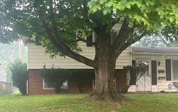 Pre-foreclosure in  WESTPHAL AVE Columbus, OH 43227