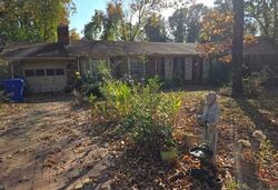 Pre-foreclosure in  WINDSOR CIR Anniston, AL 36207