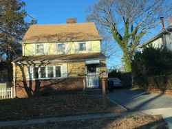 Pre-foreclosure Listing in OAKMERE DR BALDWIN, NY 11510