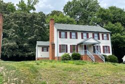 Pre-foreclosure in  ALMS LN Richmond, VA 23237