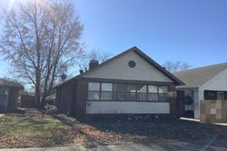 Pre-foreclosure in  EDGEWOOD DR Evansville, IN 47712