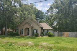 Pre-foreclosure in  HELEN DR Madisonville, LA 70447