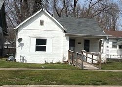 Pre-foreclosure in  E CARPENTER ST Springfield, IL 62702