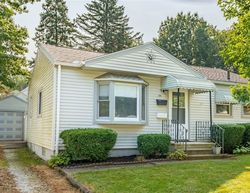 Pre-foreclosure in  HILLMAN RD Akron, OH 44312