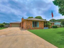 Pre-foreclosure in  BELLVIEW DR Oklahoma City, OK 73130