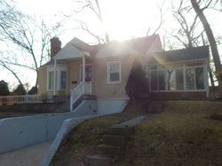 Pre-foreclosure in  IVY PL Toledo, OH 43613