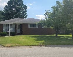 Pre-foreclosure in  HICKORY ST Wood River, IL 62095