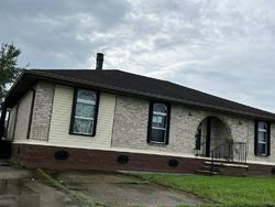 Pre-foreclosure in  WAKEFIELD DR Marrero, LA 70072