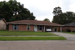 Pre-foreclosure in  BLUE GRASS DR Baton Rouge, LA 70811