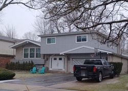 Pre-foreclosure in  MCCRAREN RD Highland Park, IL 60035