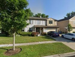 Pre-foreclosure in  ALBERT DR Vernon Hills, IL 60061