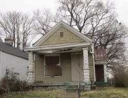 Pre-foreclosure in  WOODLAND AVE Louisville, KY 40210