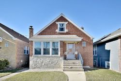 Pre-foreclosure in  N NATCHEZ AVE Chicago, IL 60634