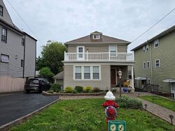 Pre-foreclosure in  STONEWALL LN Secaucus, NJ 07094